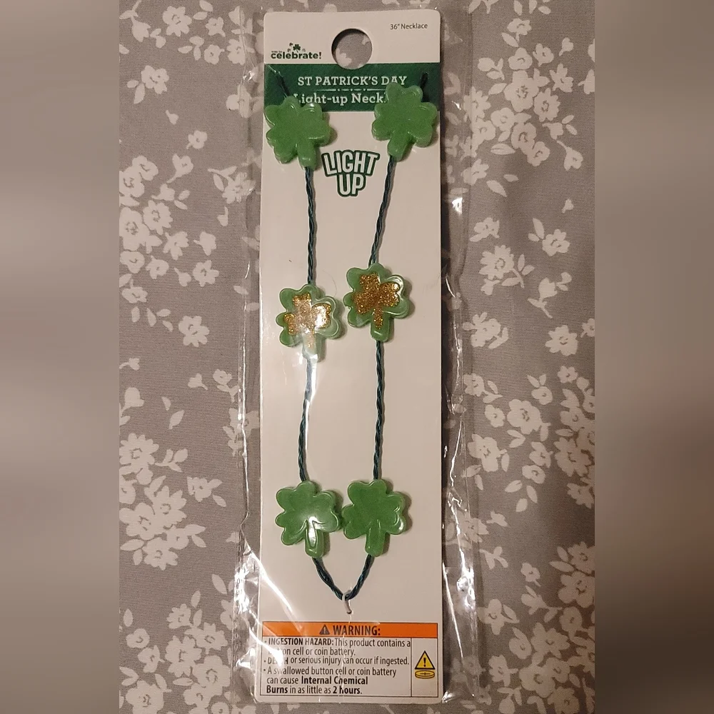 Shamrocks Green Gold Light-Up Necklace Clovers St Patricks Paddy Day Irish